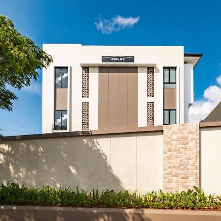 Oyo Life 2673 Rosewood Residence كراوانغ المظهر الخارجي الصورة