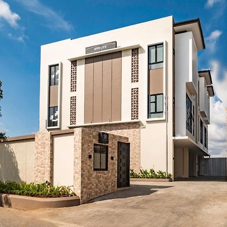 Oyo Life 2673 Rosewood Residence كراوانغ المظهر الخارجي الصورة