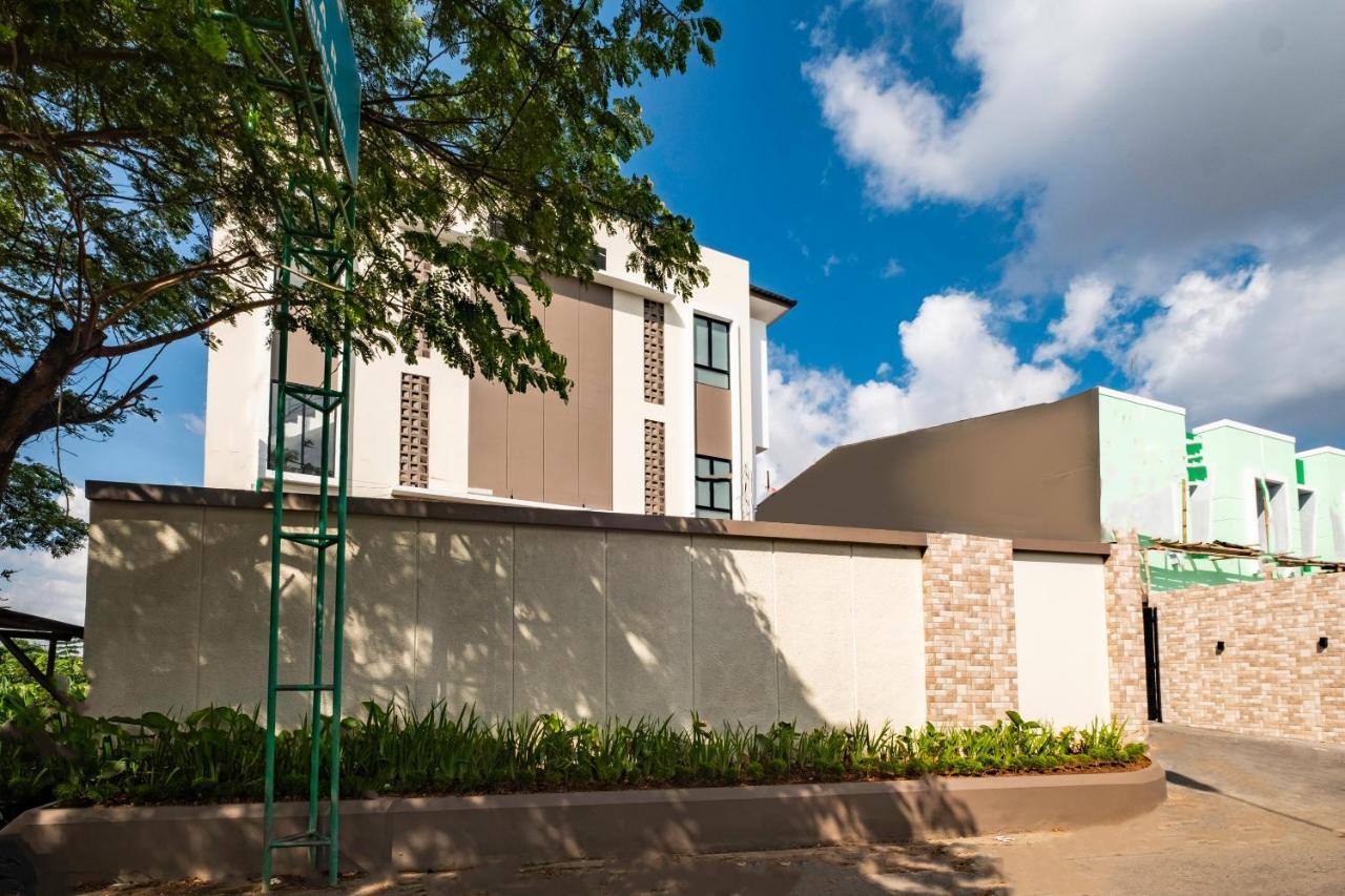 Oyo Life 2673 Rosewood Residence كراوانغ المظهر الخارجي الصورة